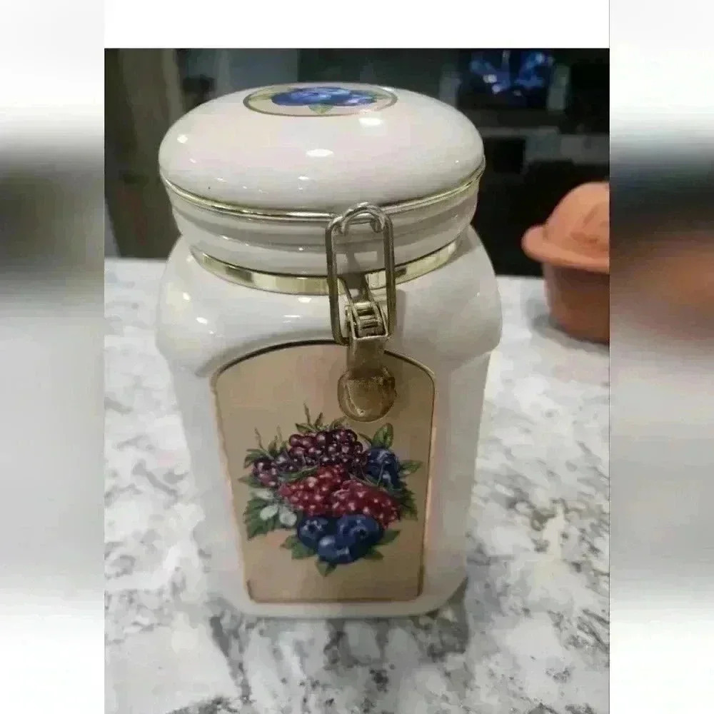 Knott’s Berry Farm Vintage Ceramic Cookie Jar Food Storage Container Good Cond.